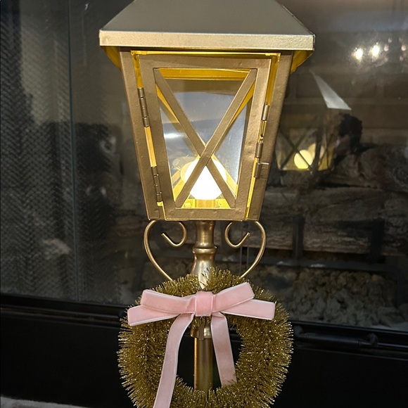 NEW! Vintage Inspired LIGHTED Holiday Street Lamp Lantern Tinsel Wreath - Picture 13 of 13